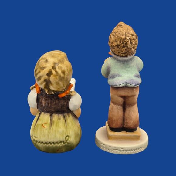 Hummel Figurines TMK-6 Boy Band Leader Hum 129 4/0 Girl Singing Music Sheet #389 - Picture 11 of 13